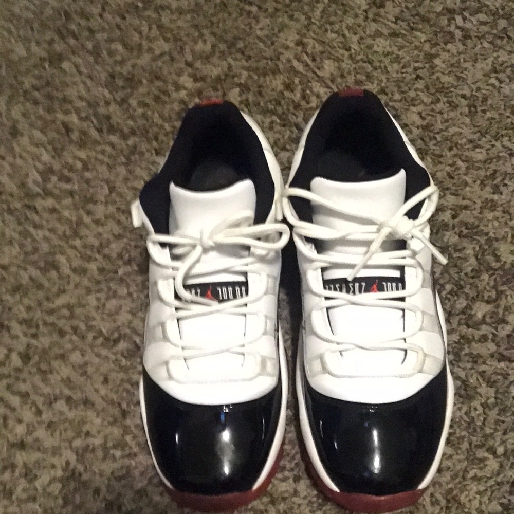 I am selling Air Jordan 11 Retro Low (GS)